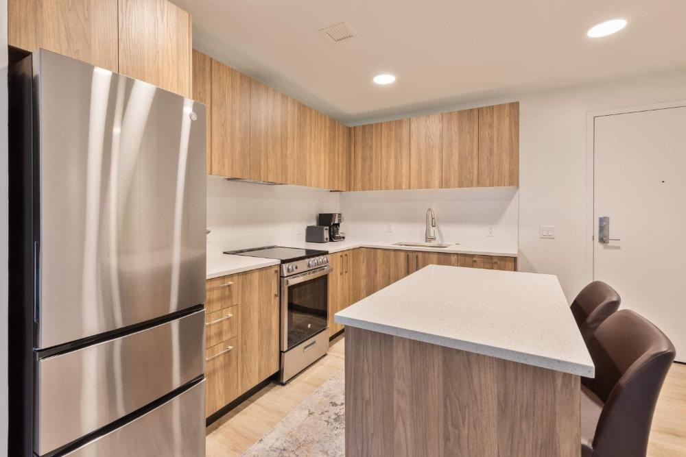 Gorgeous Apt with Kitchen